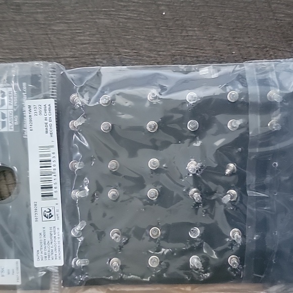 No boundaries 18 NIB earrings gold - Picture 3 of 3